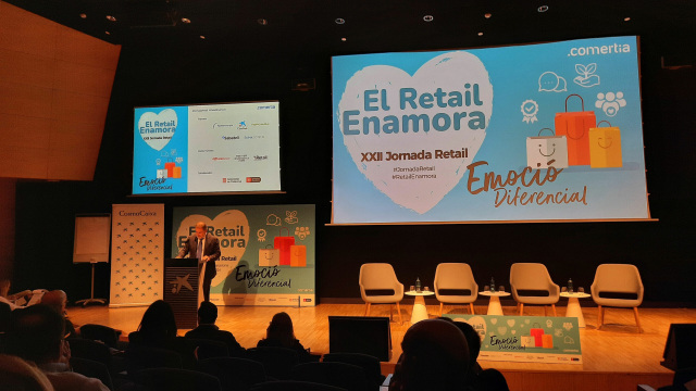 Auditorio de la XXII Jornada Retail de Comertia 2024 con ponencia de sobre el futuro del retail.